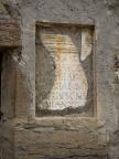 Vestgige gallo-romain scellé dans le mur du clocher